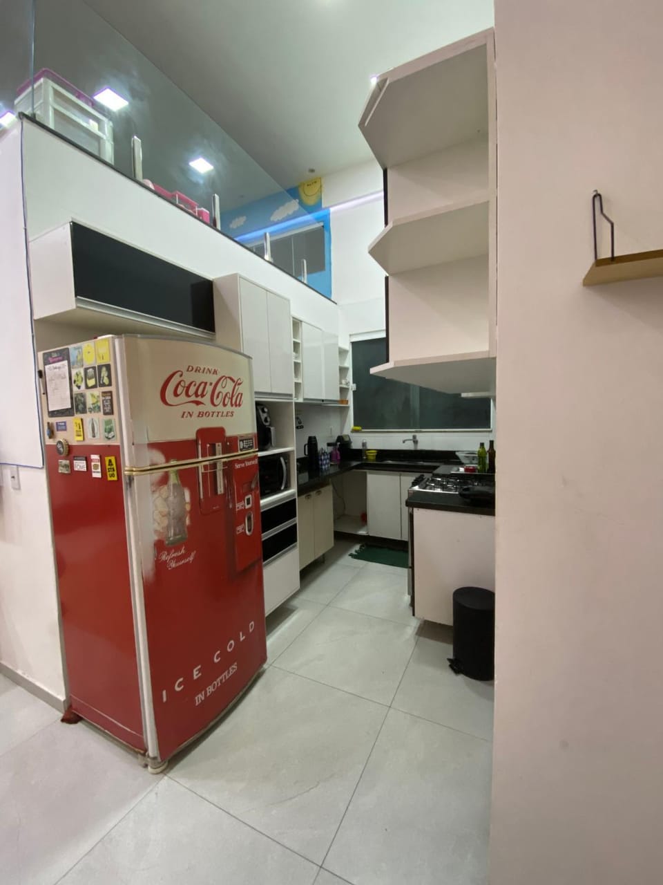 Kitchen or kitchenette, minibar, oven, stove