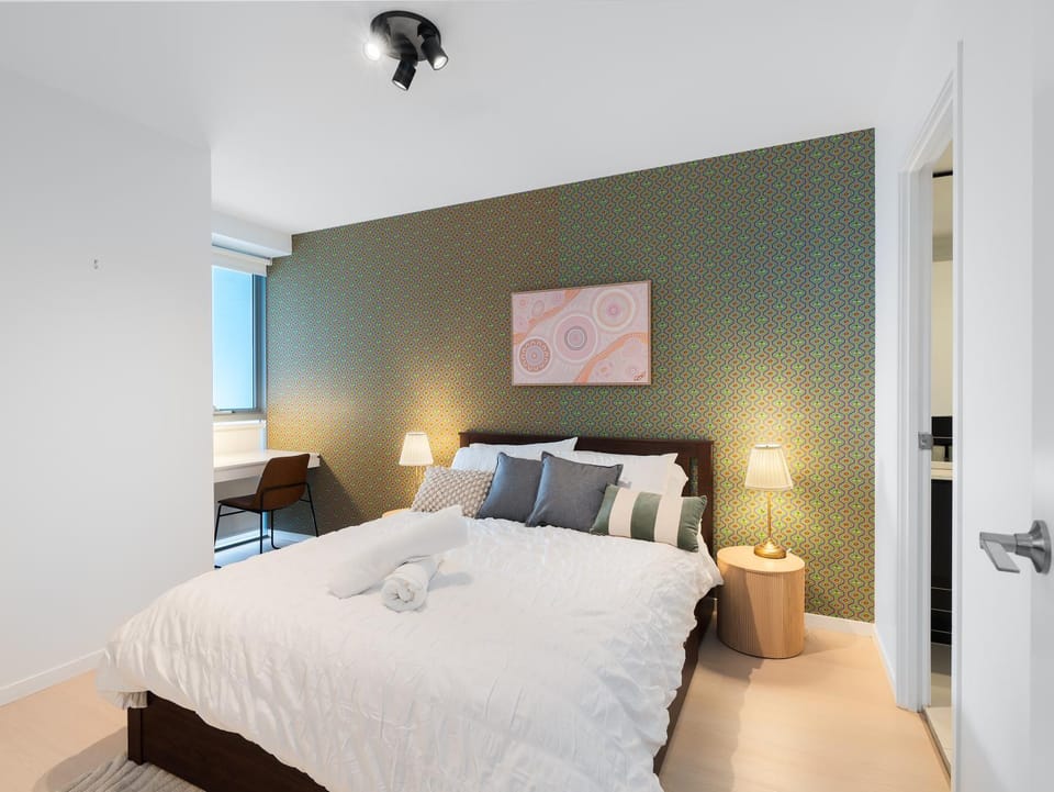 Comfy 2BR w Parking, Pool & Large Private Balcony Apartment in Brisbane