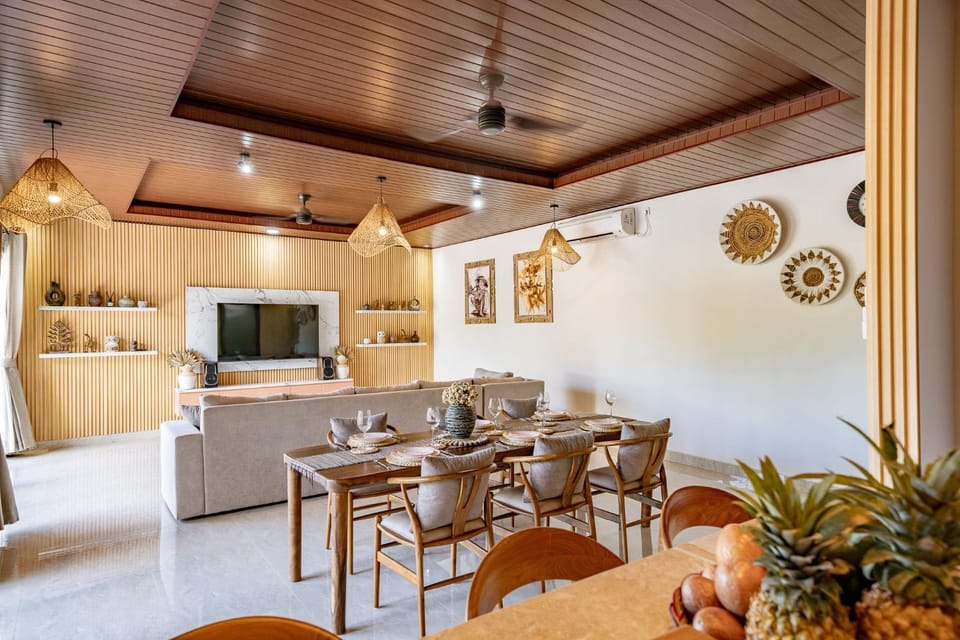 TV and multimedia, Living room, Seating area, Dining area