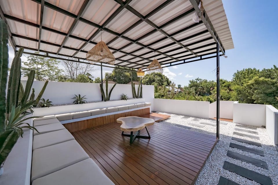 View (from property/room), Balcony/Terrace, Seating area
