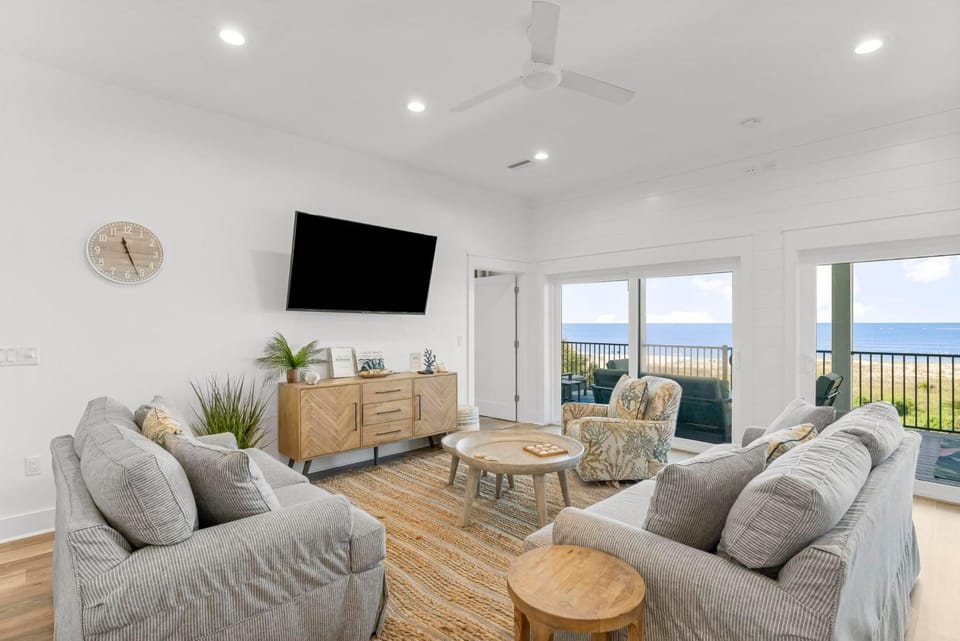 TV and multimedia, View (from property/room), Balcony/Terrace, Living room, Decorative detail, Seating area, Sea view