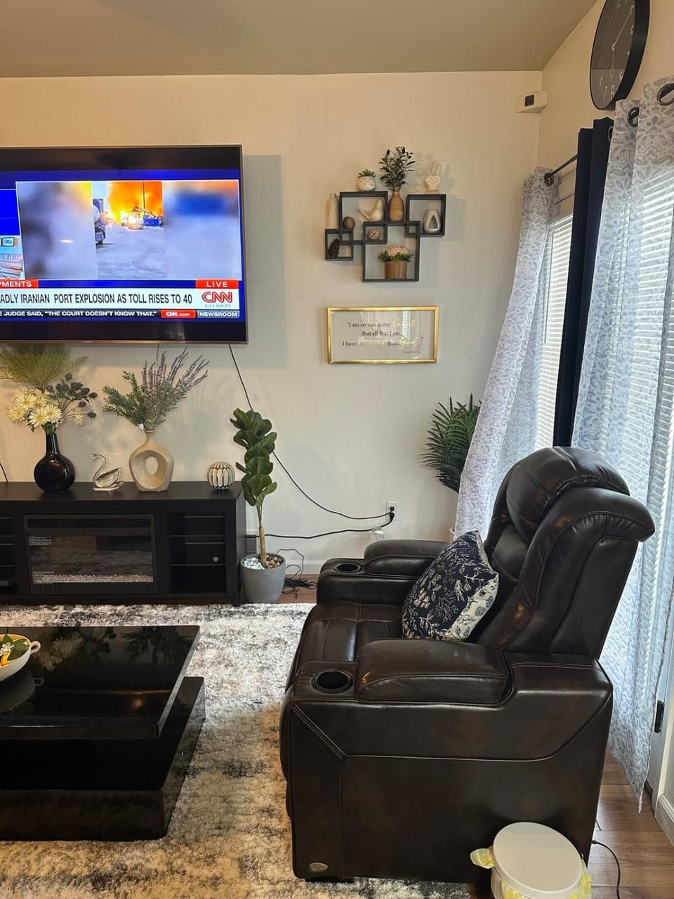 Communal lounge/ TV room, TV and multimedia, Living room, Seating area, Evening entertainment