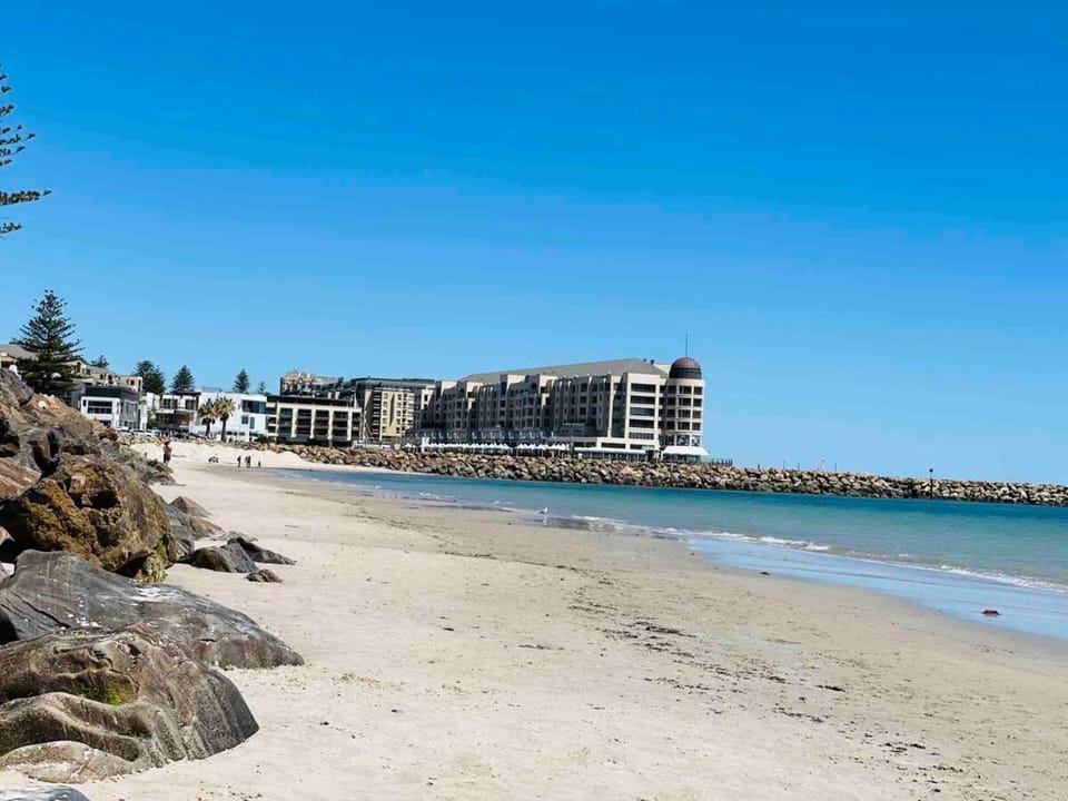 Beach apartment 22 esplanade sea-views Apartment in Adelaide