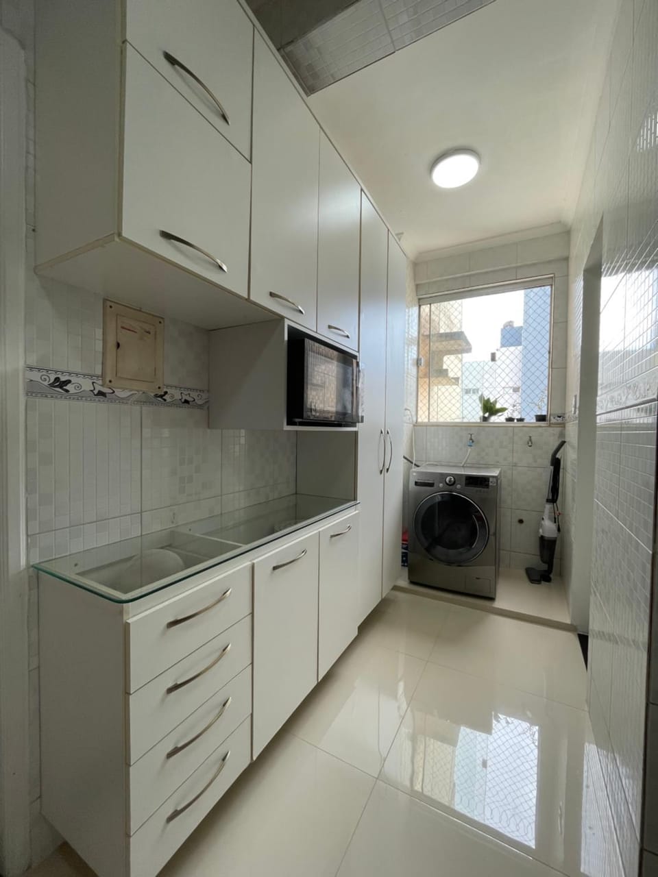 Kitchen or kitchenette, washing machine