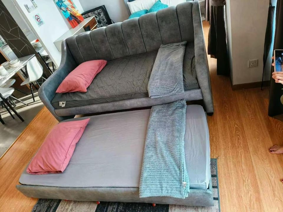 Bed, Seating area