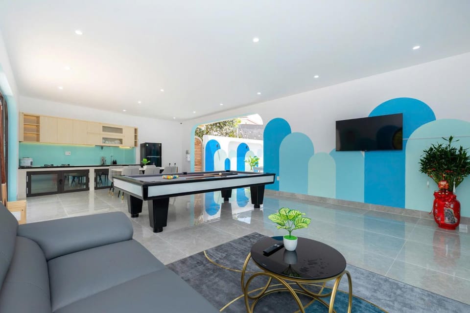 Communal lounge/ TV room, Garden, TV and multimedia, Kitchen or kitchenette, Living room, Lobby or reception, Seating area, Dining area, Evening entertainment