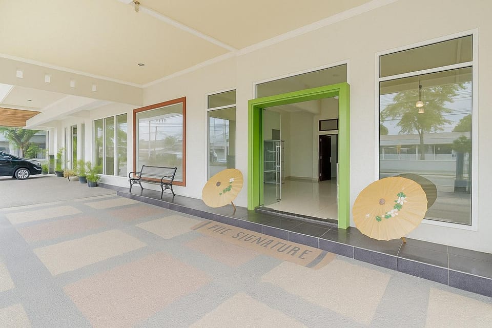 Facade/entrance