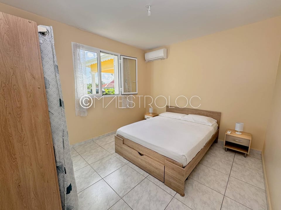 Bed, Photo of the whole room, Bedroom, wardrobe, air conditioner