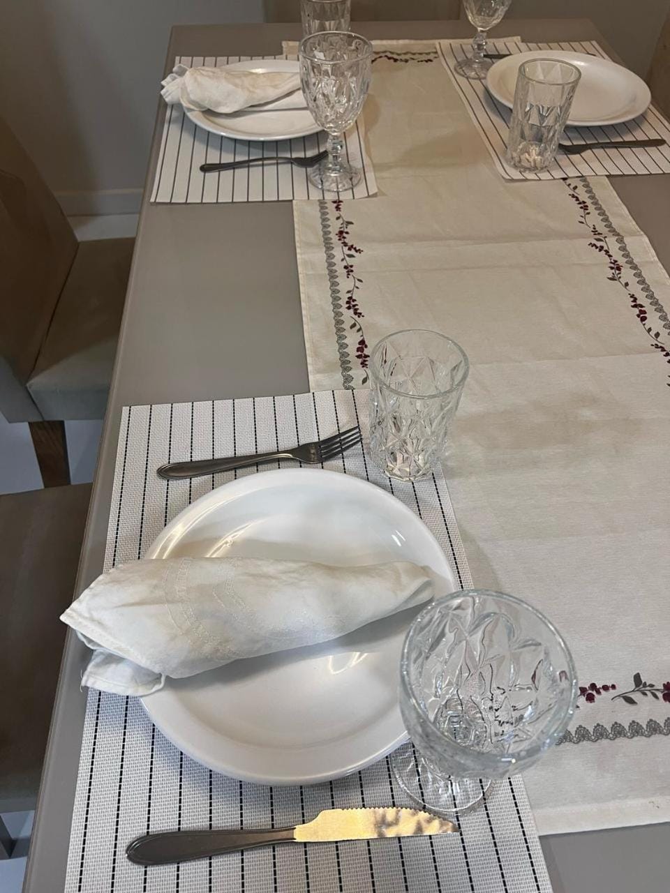 Apartamento em Frente ao Shopping Itaguaçu Apartment in São José