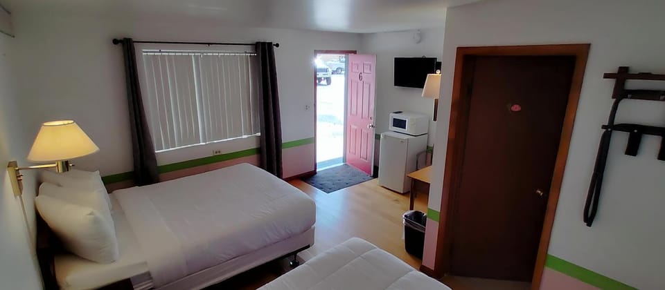 Bed, TV and multimedia, Photo of the whole room