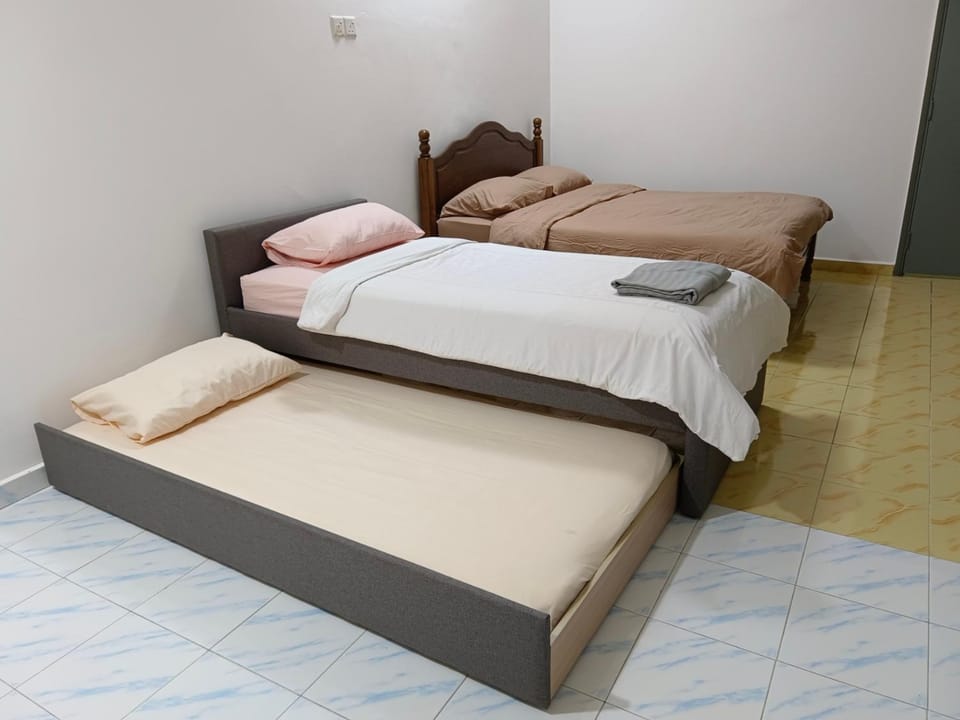 Bedroom, bunk bed