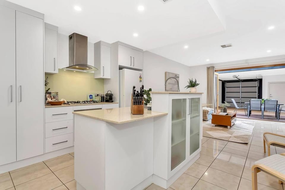 Kitchen or kitchenette, Other, stove