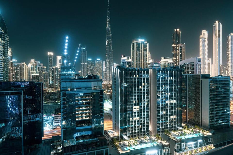 Burj Khalifa View - 4 min Dubai Mall - SwimingPool - Business Bay Apartment in Dubai