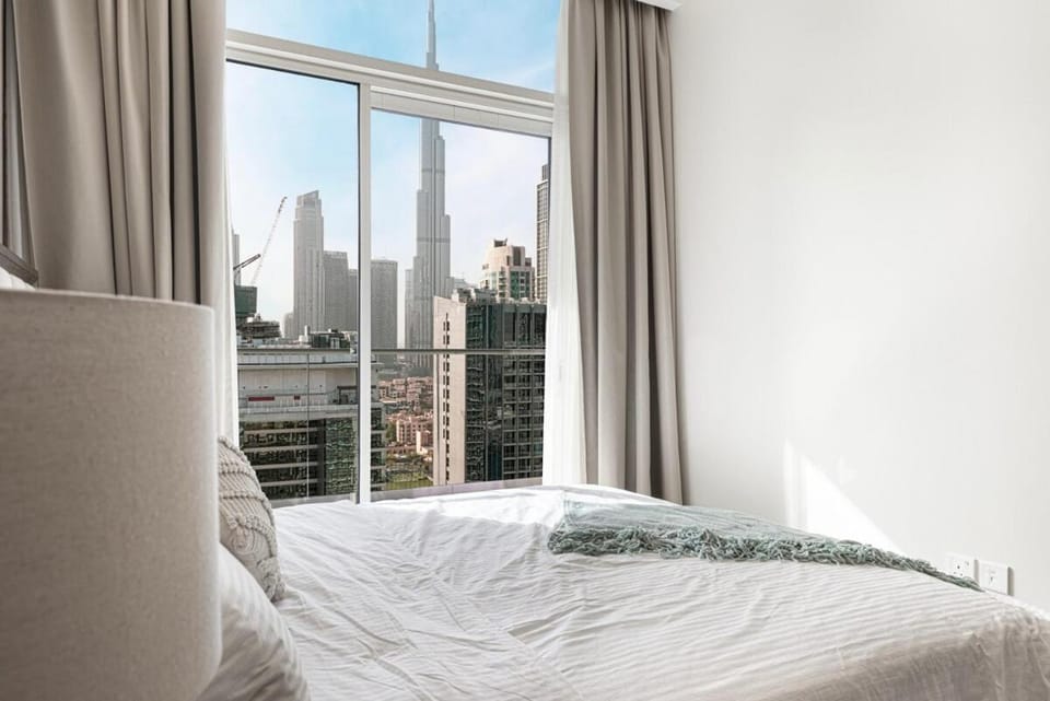 Burj Khalifa View - 4 min Dubai Mall - SwimingPool - Business Bay Apartment in Dubai