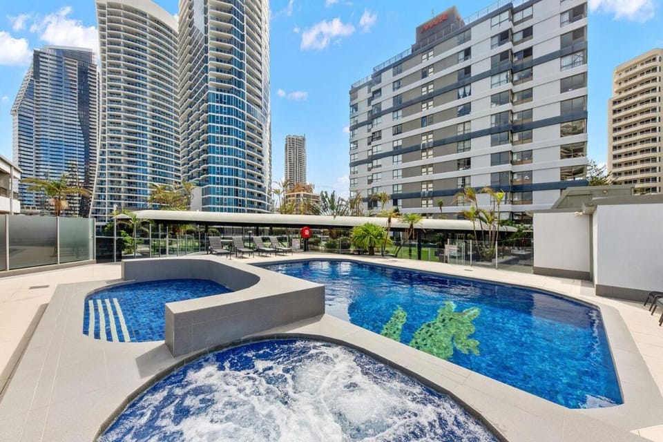 Beach Studio Ocean Views Level 17 Pool Gym Sauna Apartment in Surfers Paradise