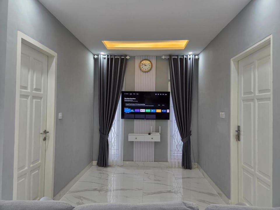 Communal lounge/ TV room, Living room