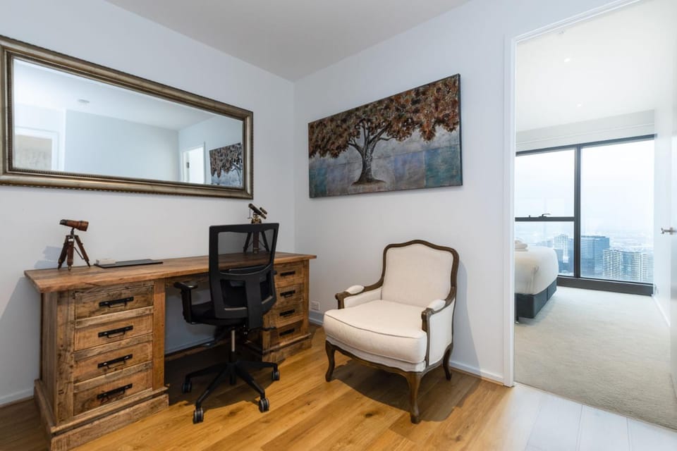 The Pearl Retreat Elegant w Parking & Pool Apartment in Southbank