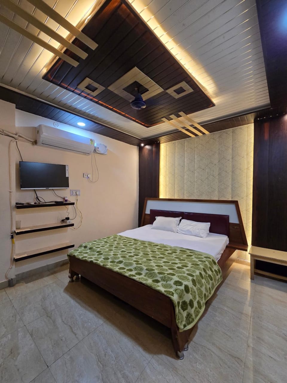 Communal lounge/ TV room, Bed, TV and multimedia, Photo of the whole room, Bedroom, air conditioner