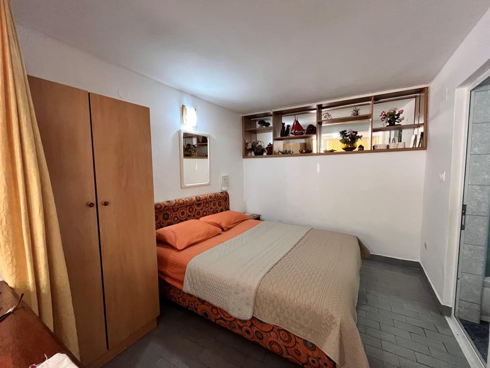 Apartments Gvozdenović Bed and Breakfast in Budva Municipality