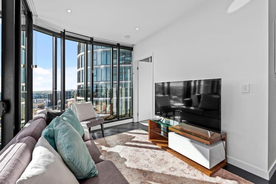 Mountain View Apt with Infinity Pool, Gym and Car Park Apartment in Brisbane