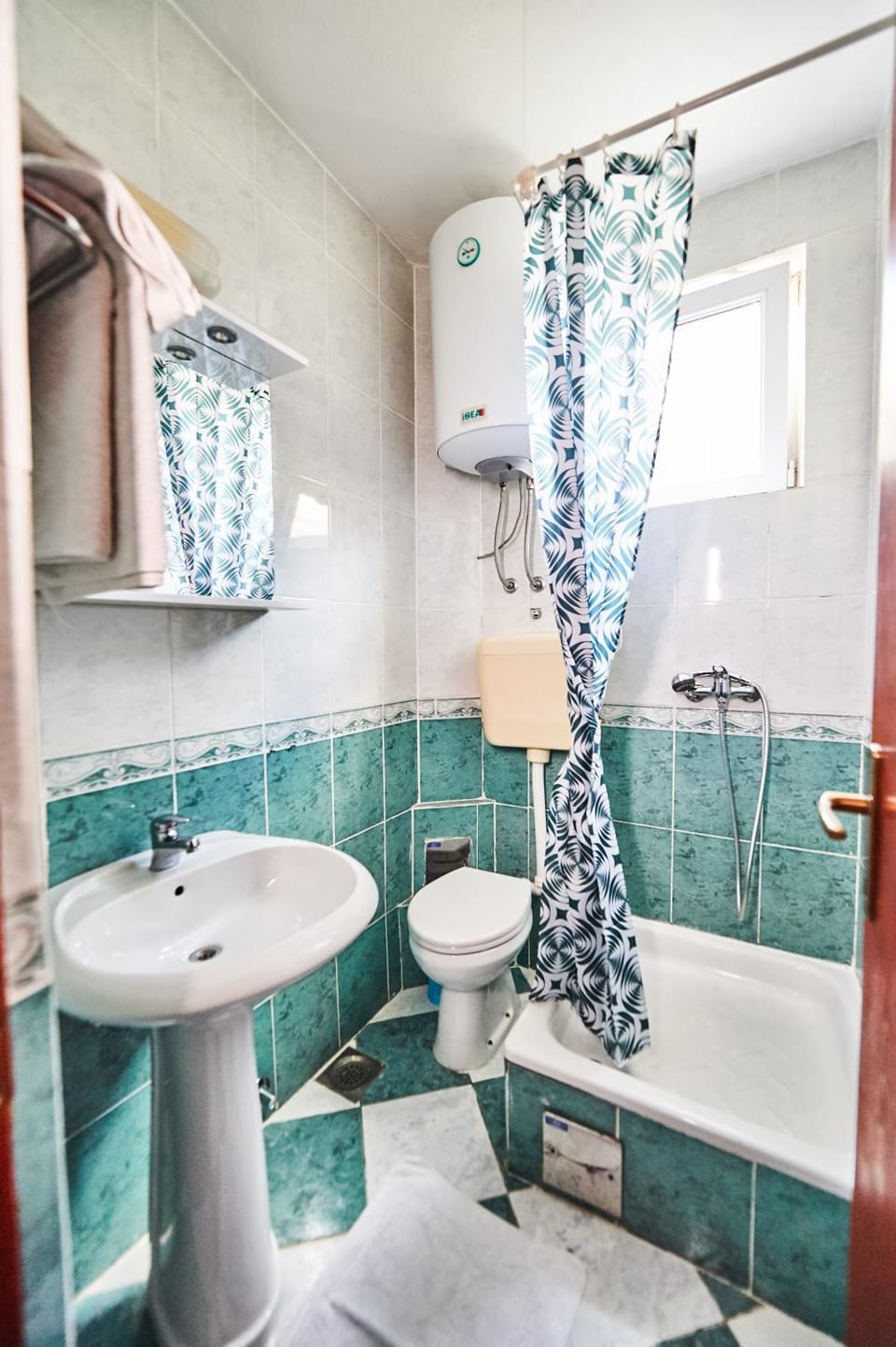 Shower, Toilet, Hot Tub, Bathroom