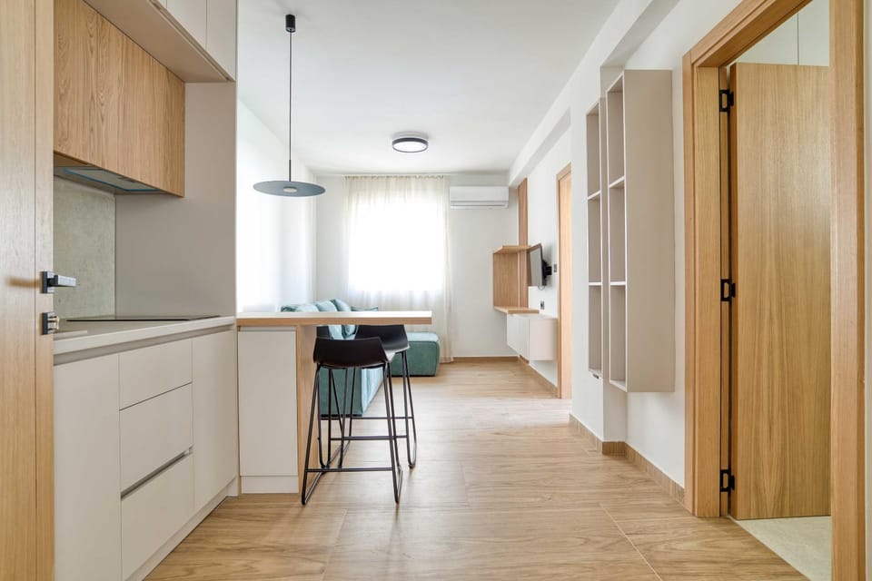 Kitchen or kitchenette, Dining area, wardrobe