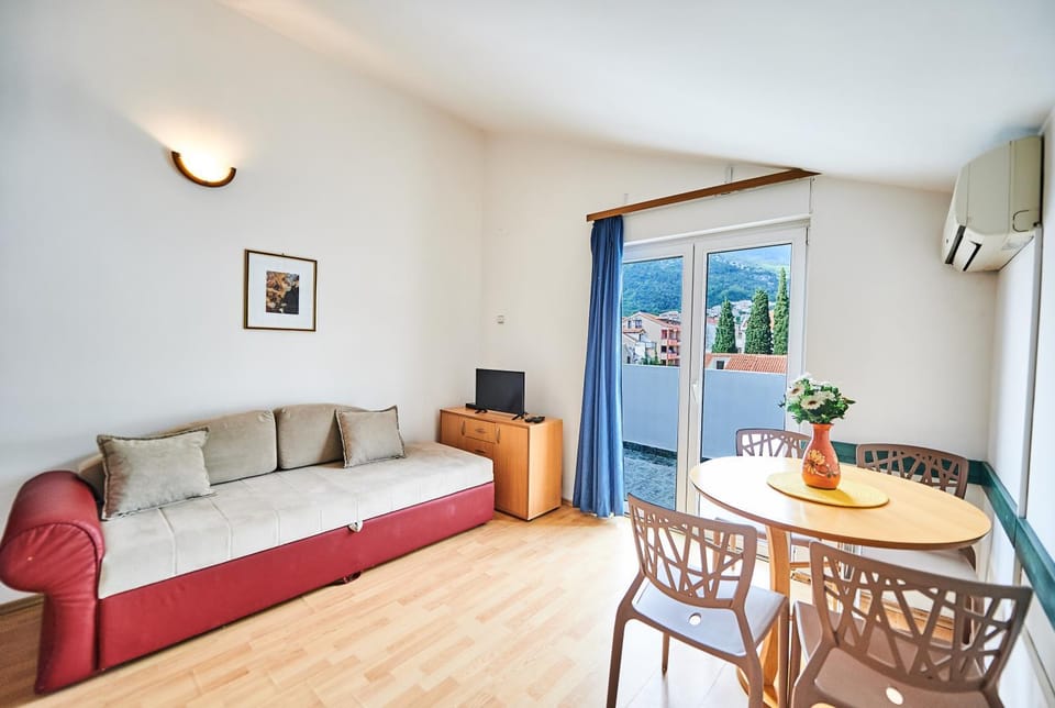 Balcony/Terrace, Living room, Seating area, Dining area