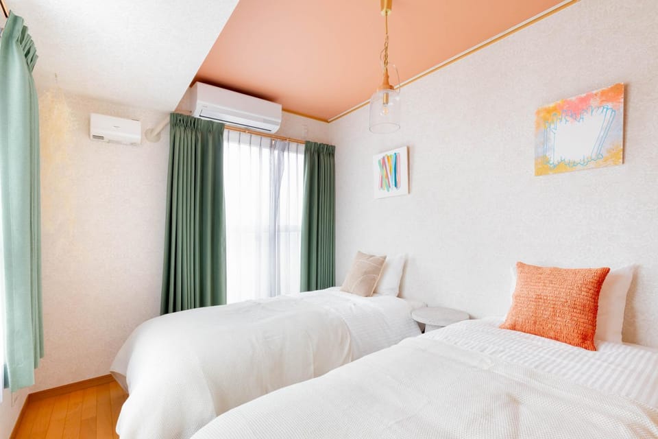 Bed, Bedroom, air conditioner