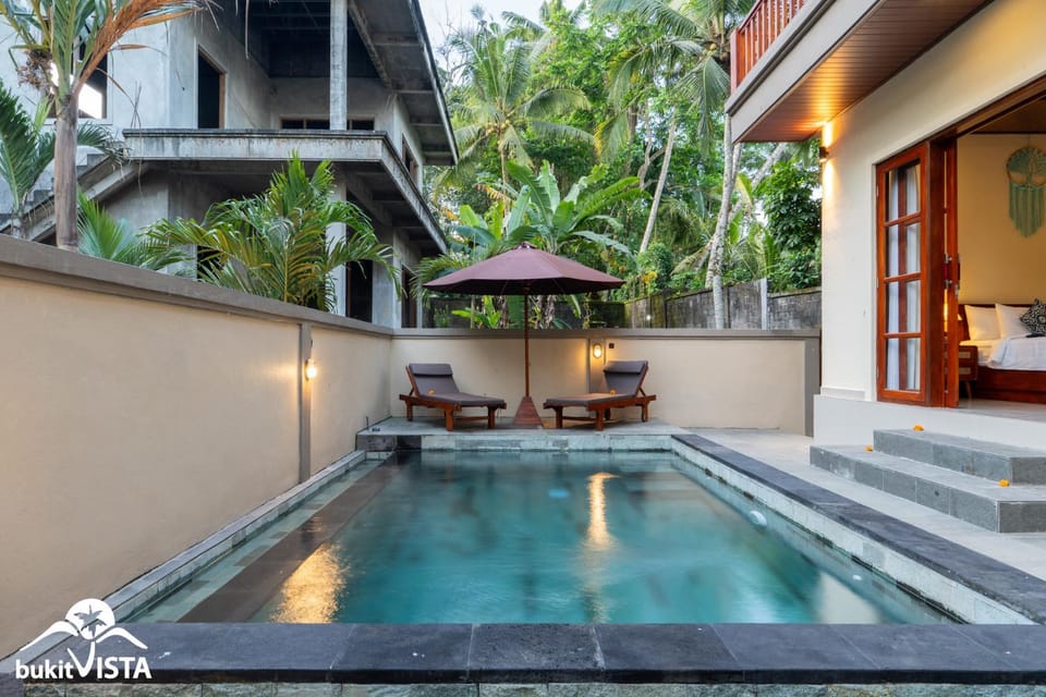 Swimming pool, sunbed