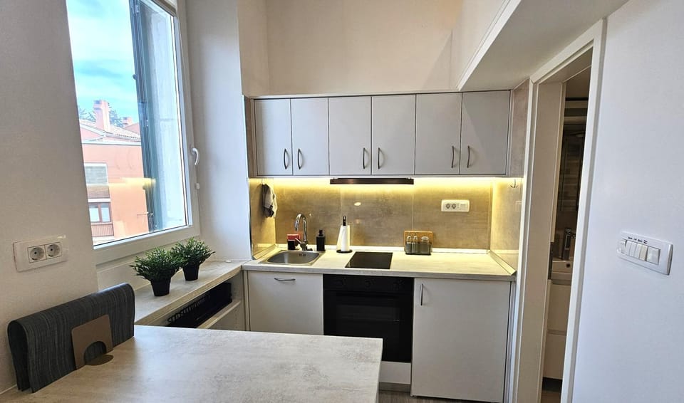 Decorative detail, oven, kitchen