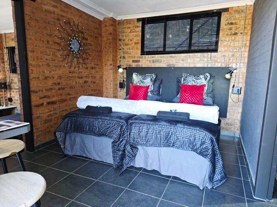 Bed, Kitchen or kitchenette, Photo of the whole room