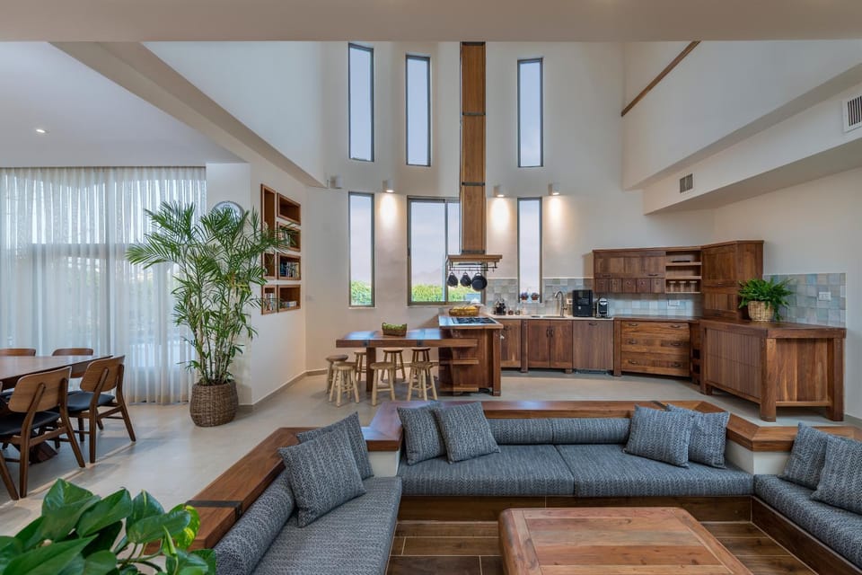 Kitchen or kitchenette, Seating area, Dining area