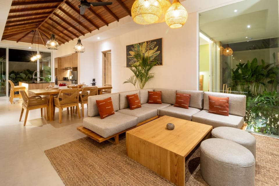Living room, Seating area, internet, internet