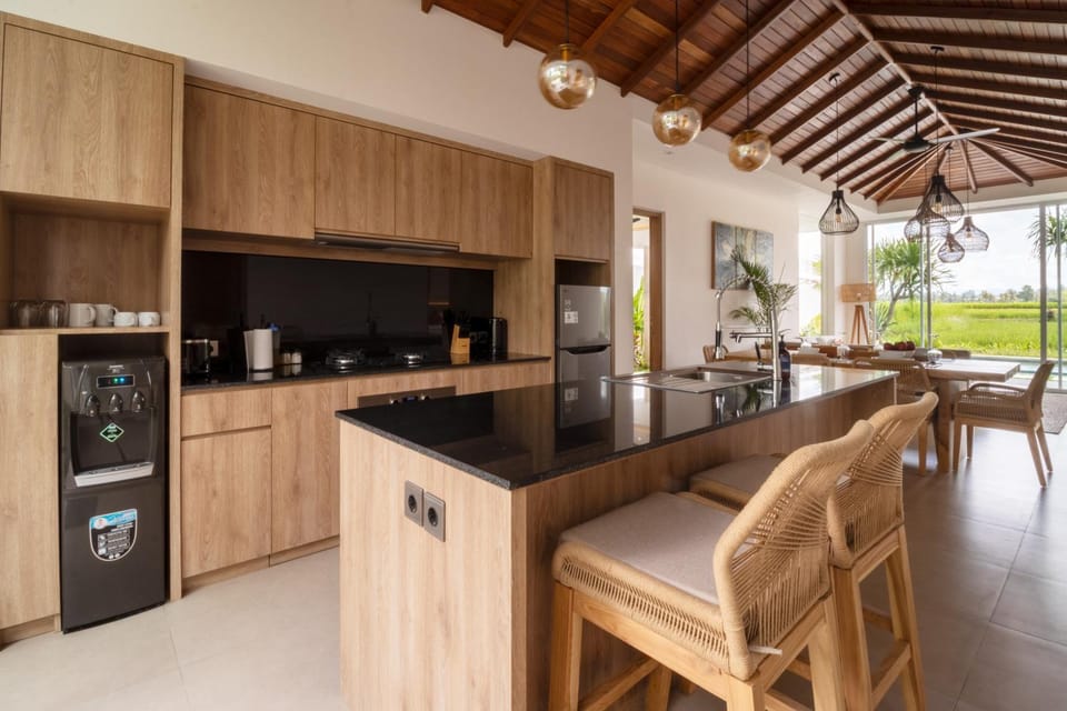 Coffee/tea facilities, Kitchen or kitchenette, Dining area