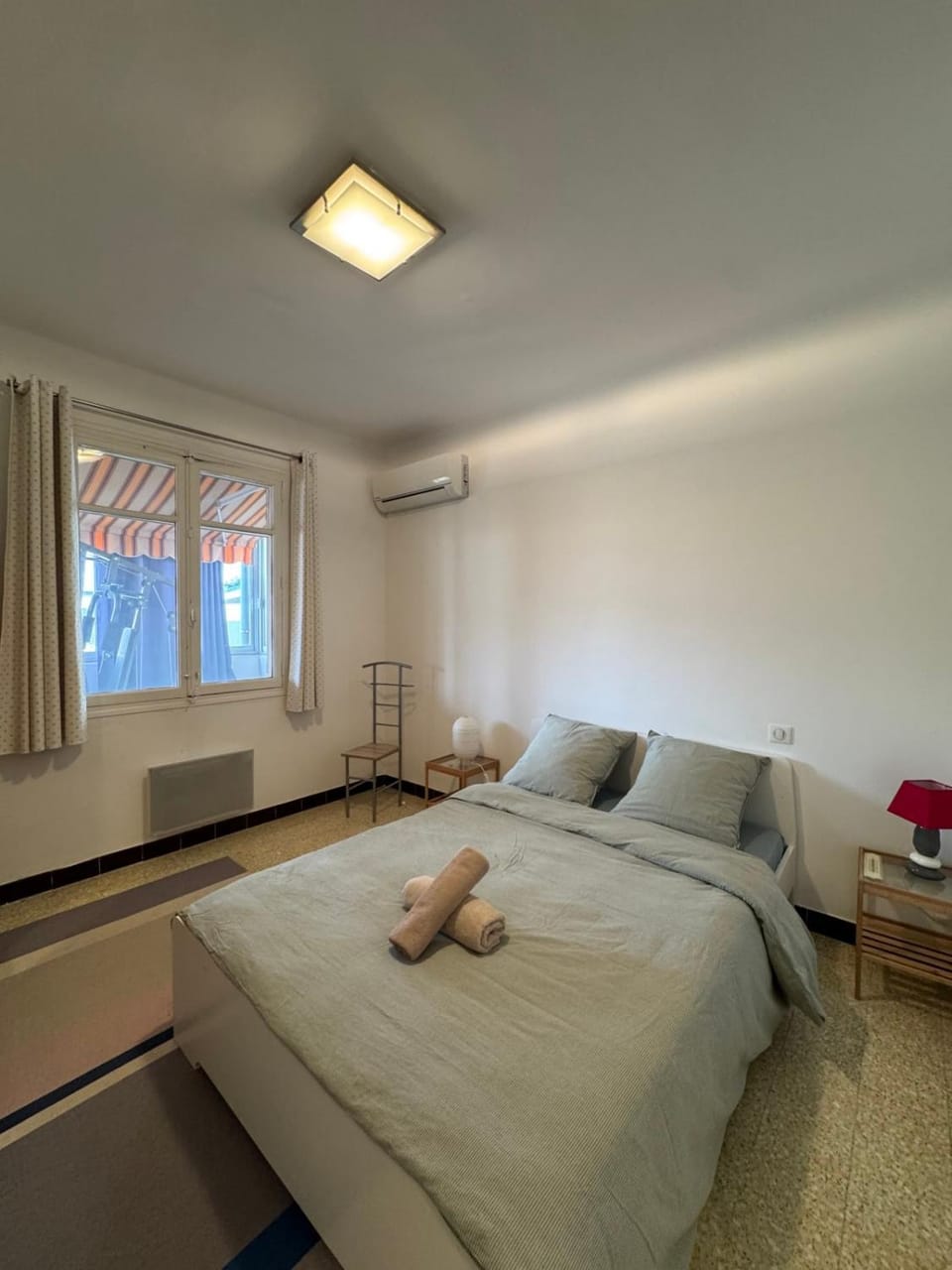 Bed, Bedroom, air conditioner