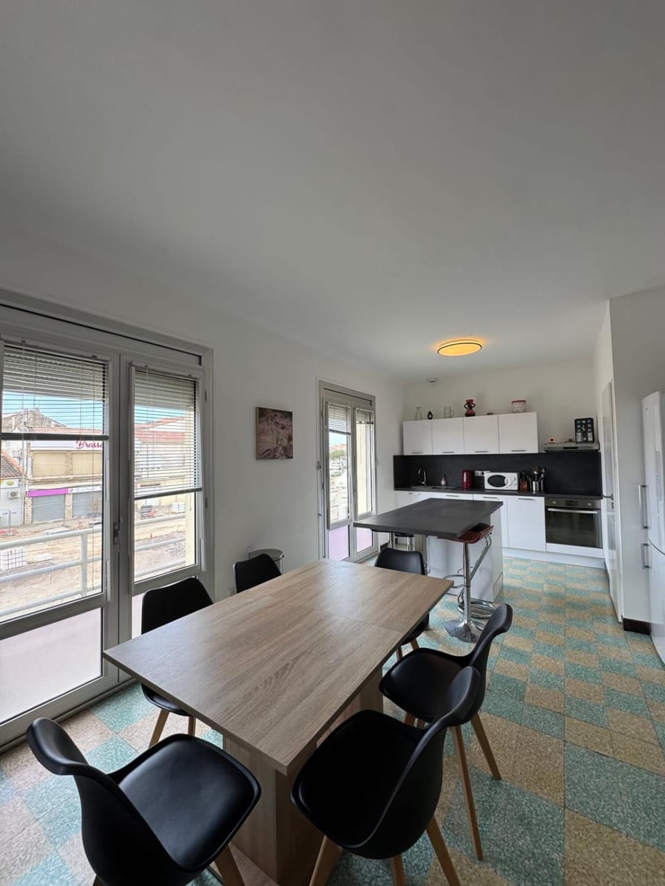Kitchen or kitchenette, Seating area, Dining area