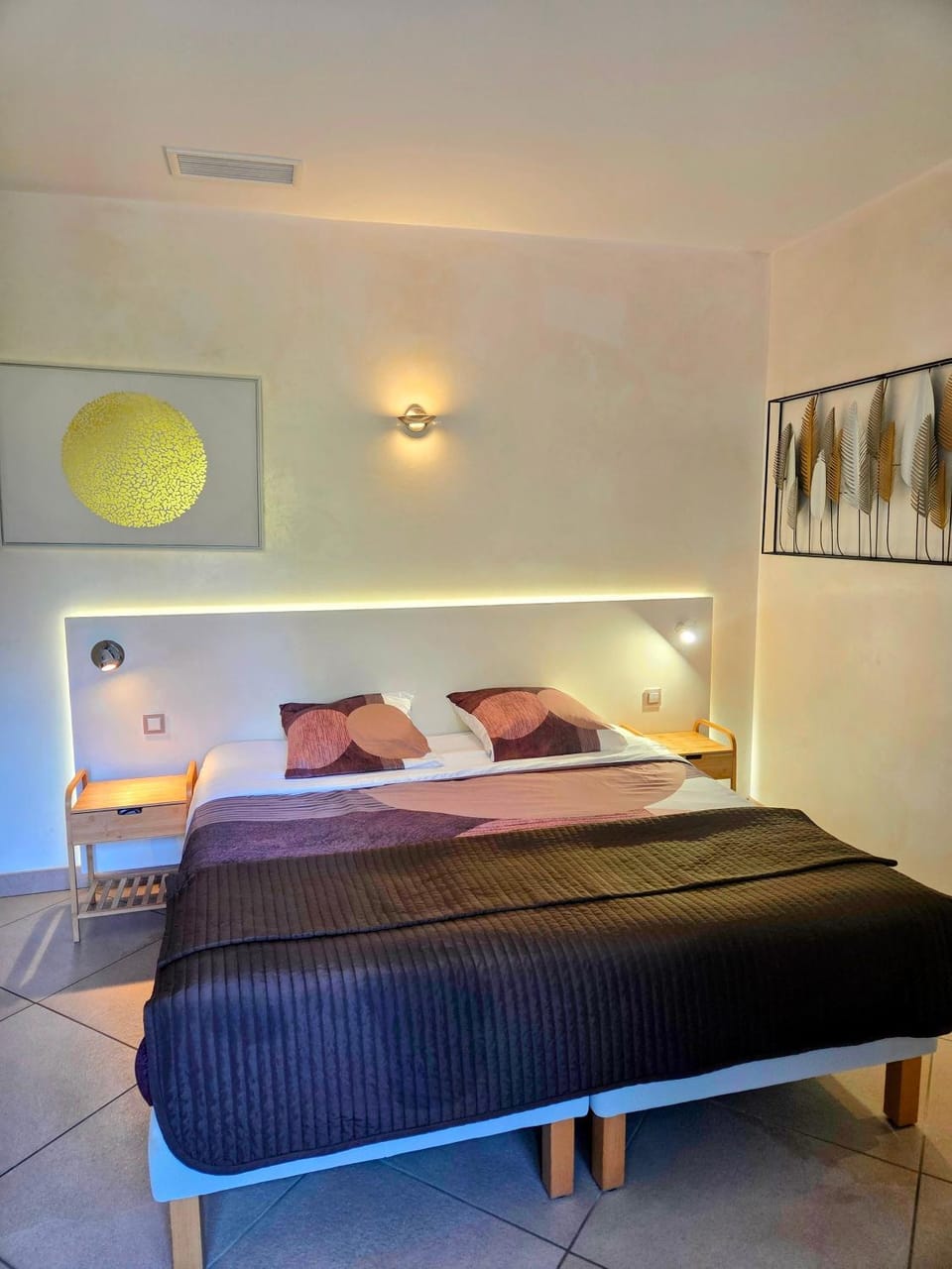 Photo of the whole room
