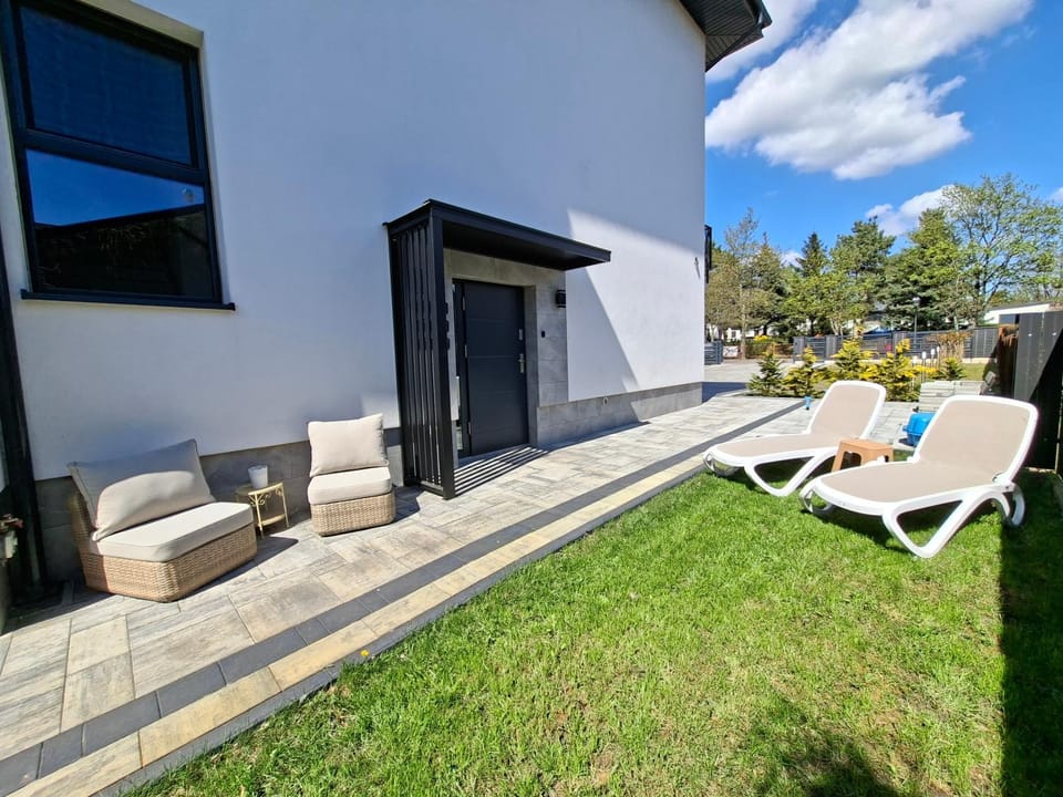 Property building, Garden, sunbed