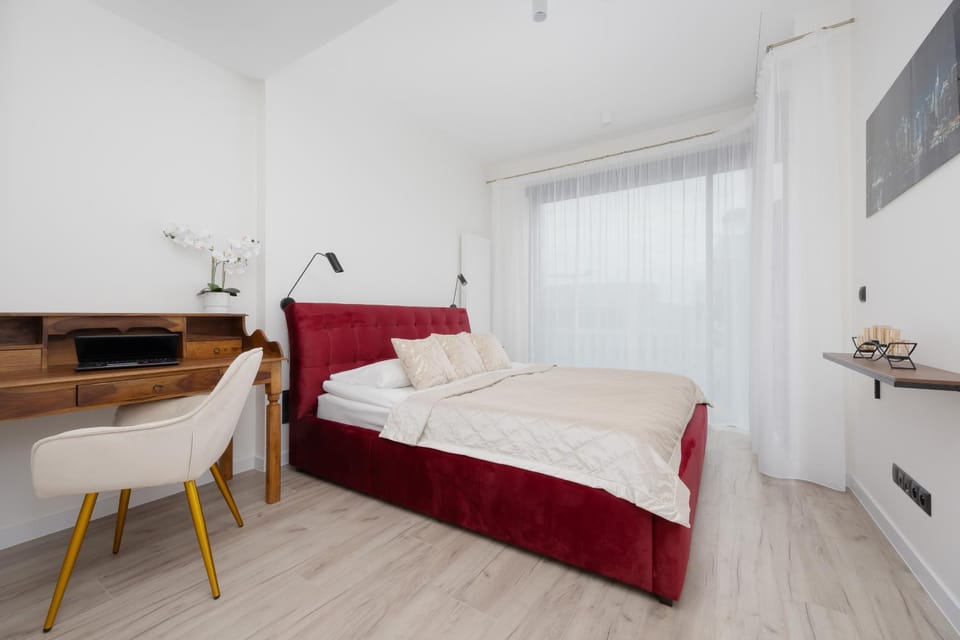 Bed, Photo of the whole room, Seating area, Bedroom