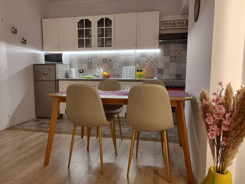 Dining area, kitchen