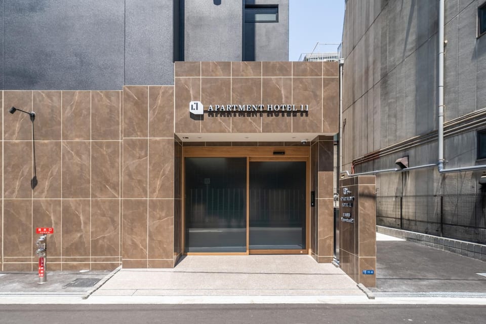 Property building, Facade/entrance, Day
