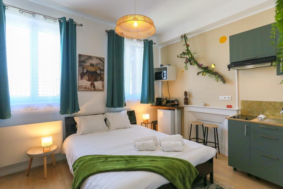 Coffee/tea facilities, Photo of the whole room, Bedroom, internet, towels
