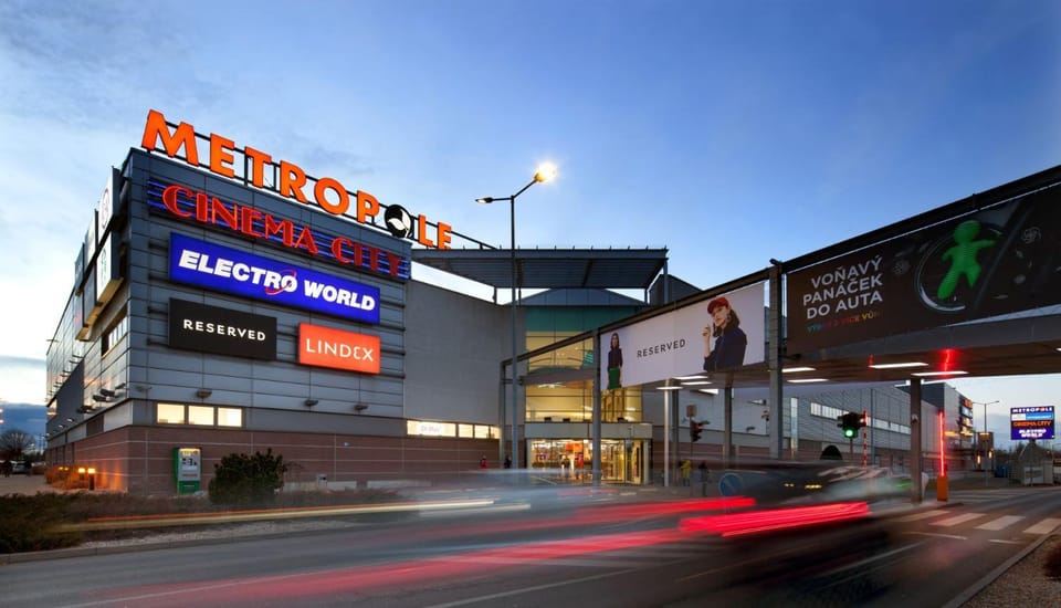 Nearby landmark, People, Neighbourhood, Activities, Spa and wellness centre/facilities, Fitness centre/facilities, Area and facilities, Supermarket/grocery shop, Shopping Area, Sports, Location, children, ATM, currency exchange, hair dresser