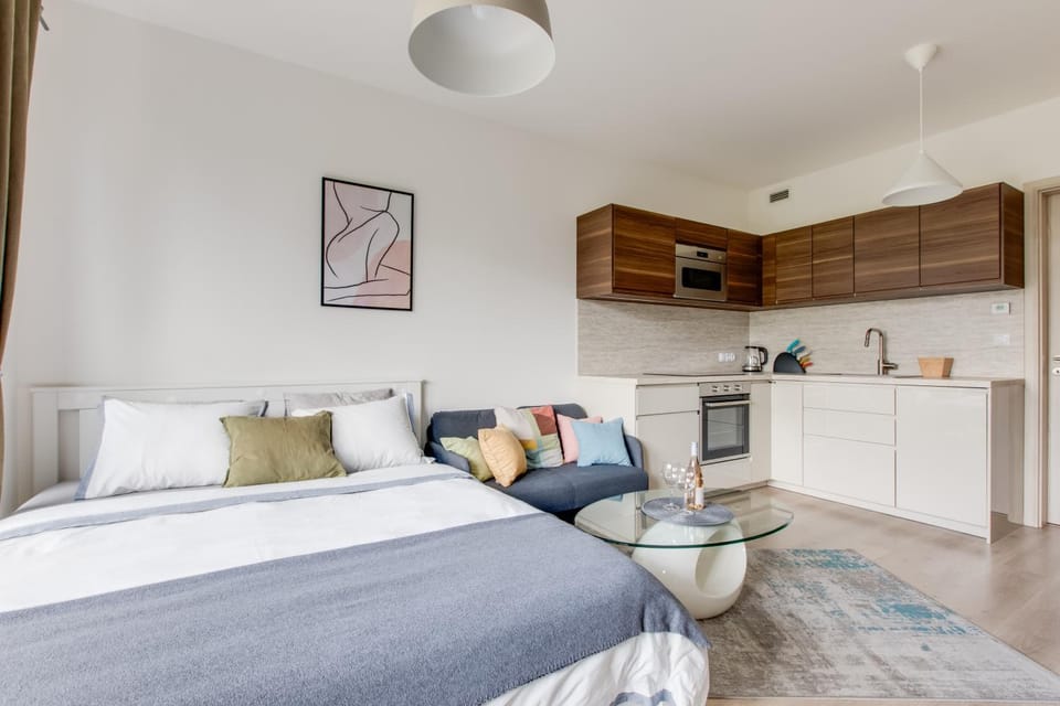 Bed, Kitchen or kitchenette, Seating area