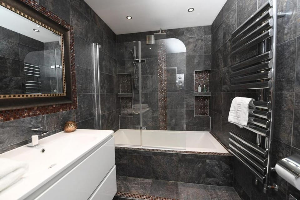 Harrogate Central Suite - 4 double bedrooms -Harrogate Holiday Apartments Apartment in Harrogate