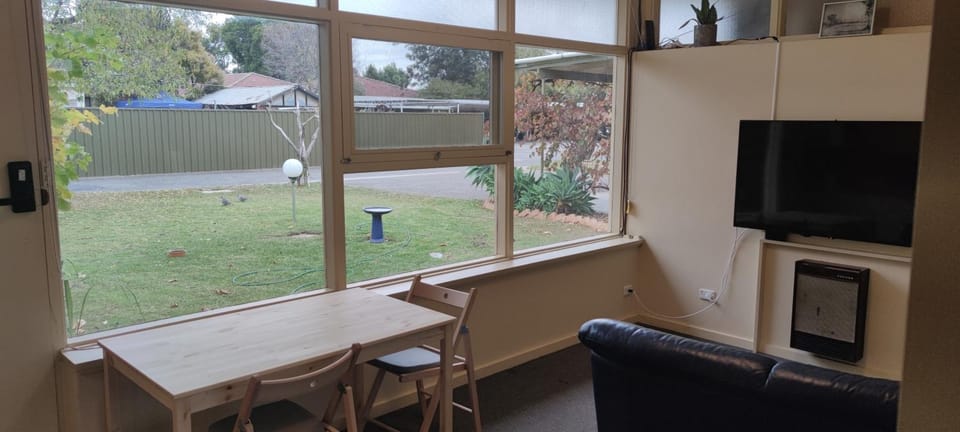 The Grove Getaway 2 min walk to train and shops Apartment in Adelaide