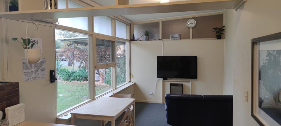 The Grove Getaway 2 min walk to train and shops Apartment in Adelaide