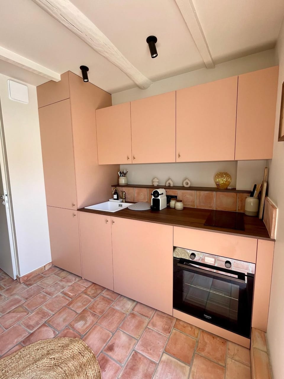 Kitchen or kitchenette, oven, stove