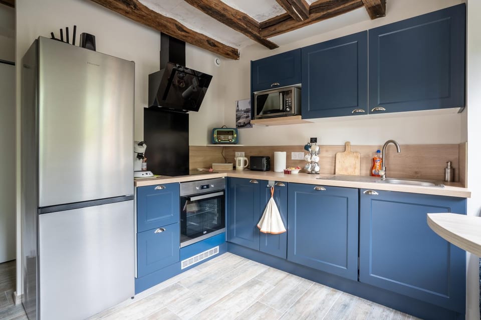 Coffee/tea facilities, Kitchen or kitchenette, dishwasher, oven, stove, toaster