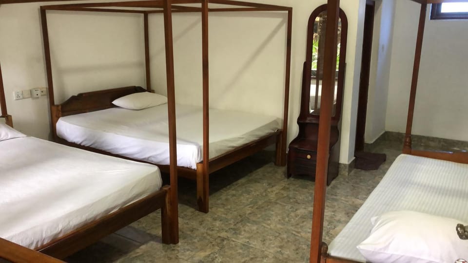 Hangloose - Rooms & Restaurant Hotel in Sri Lanka